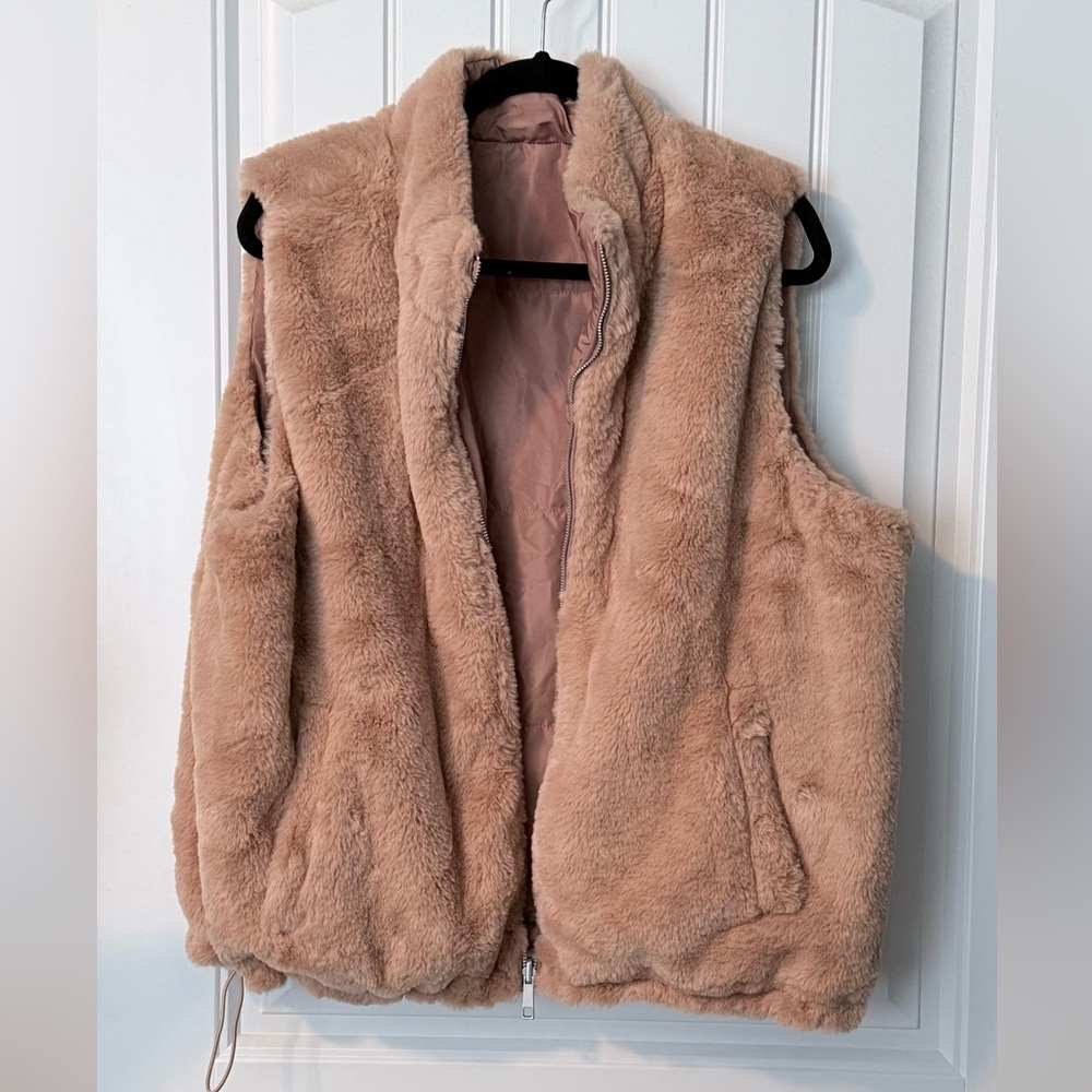 NWOT Time & Tru Cozy Tan Faux Fur Vest Reversible 1X